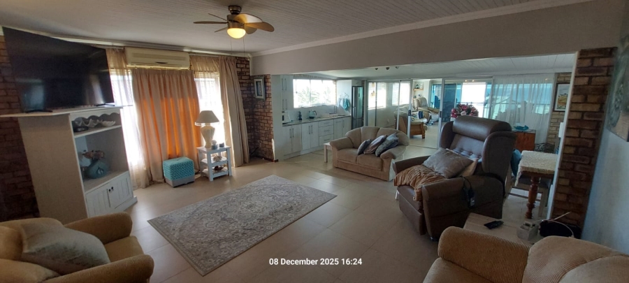 6 Bedroom Property for Sale in Wavecrest Eastern Cape